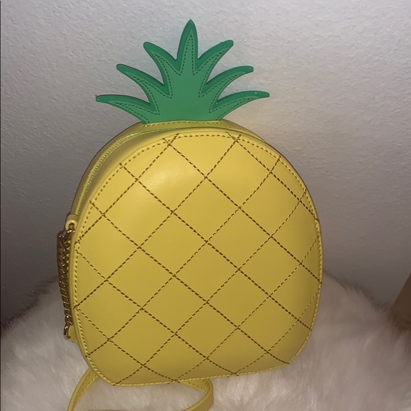 KateSpade - Picture 2 of 3